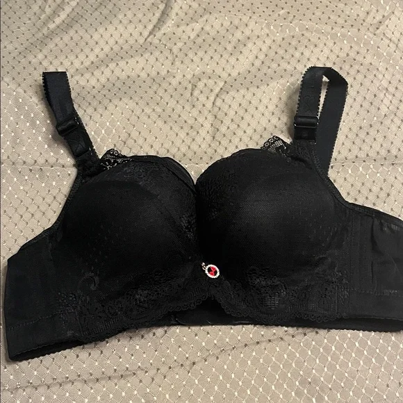 New Elegant Black Lace Bra with Jewel Accent - Picture 1 of 3